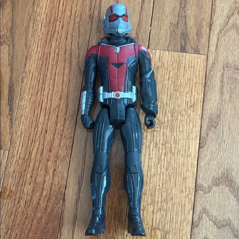 Antman and Hawkeye action figures - Picture 6 of 10